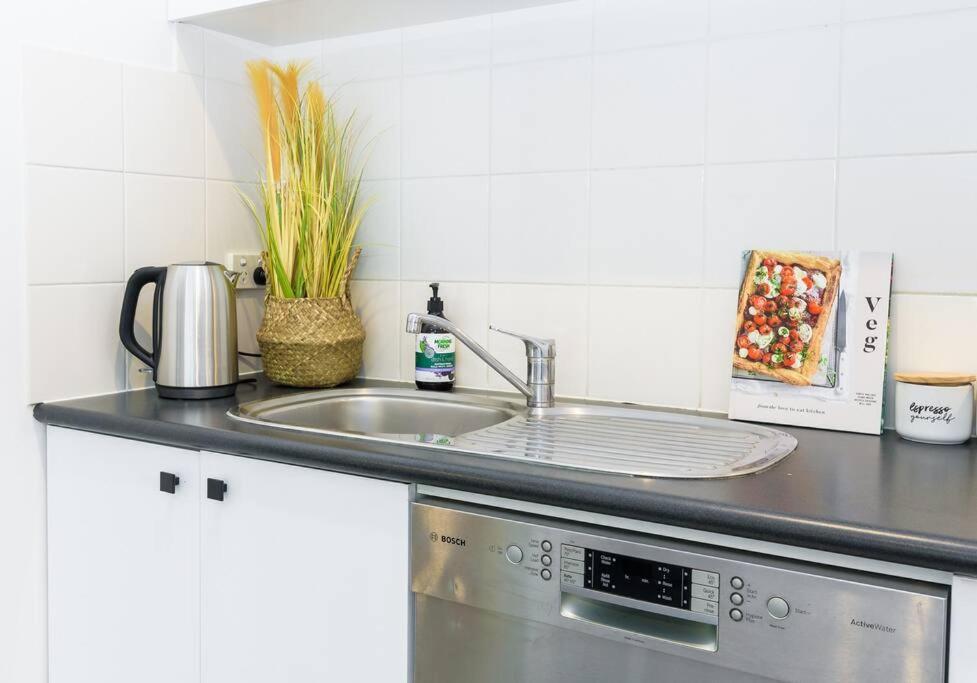 メルボルンCozy 1 Bedder In St Kilda With Balconyアパートメント エクステリア 写真