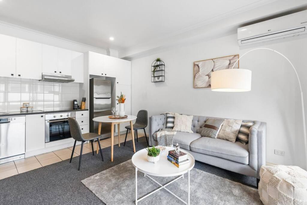 メルボルンCozy 1 Bedder In St Kilda With Balconyアパートメント エクステリア 写真